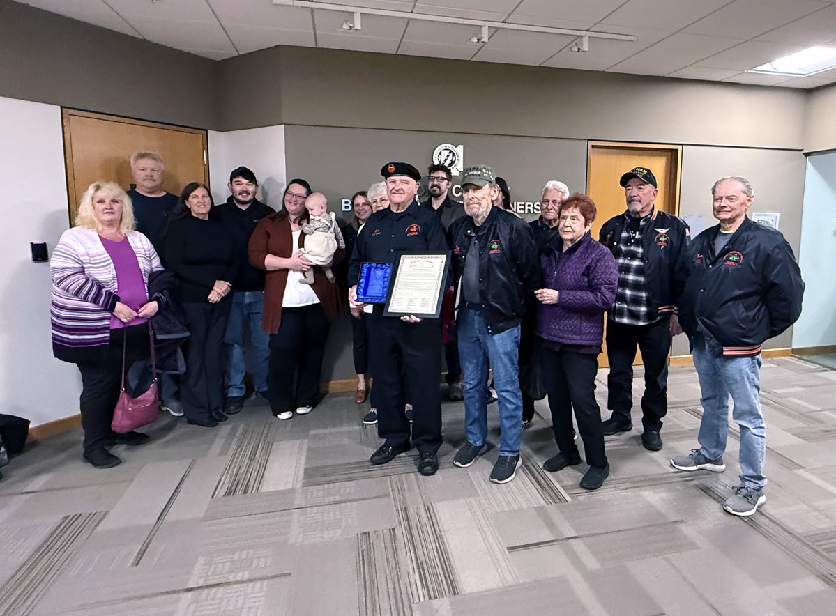 Gil Claunch receiving the 2025 Pat Daniels Veteran of the Year Award